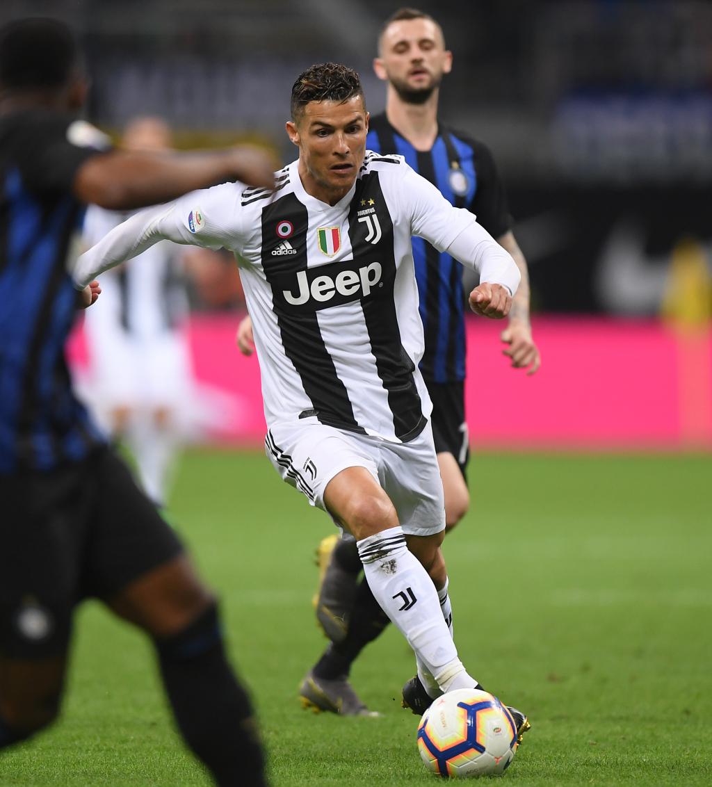 西裁判专家：罚下维加很正确，他对亚马尔的犯规很残暴（西班牙裁判专家：维加被罚下无可厚非，他对亚马尔的犯规过于粗暴）