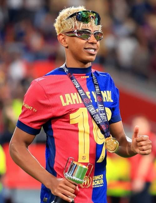 阿斯：罗马仍在关注小火柴，贝蒂斯与塞维利亚也加入竞争（阿斯：罗马继续关注小火柴，贝蒂斯和塞维利亚加入争夺战）