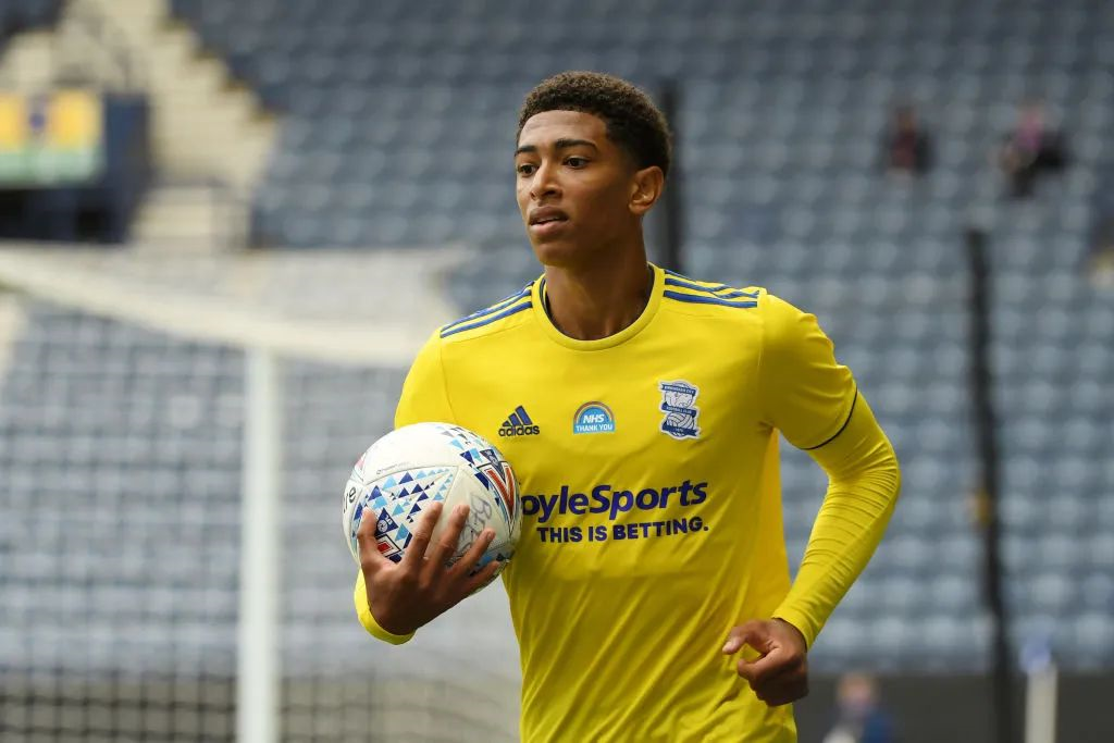 快船末节防守稳定，数据表现突出（快船末节防线稳固，数据抢眼）