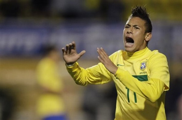 中超：山东泰山主场2-0完胜青岛队（中超：山东泰山主场两球零封青岛队）