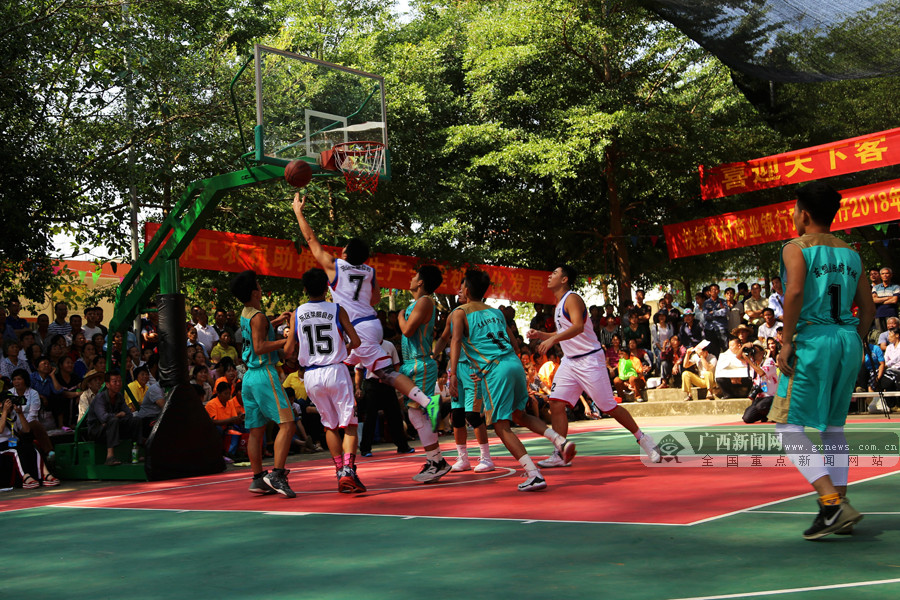 伦纳德：我们得把正确的阵容放到场上，我们需要更多的天赋（伦纳德：该把最合适的阵容摆上场，球队仍需补强天赋）