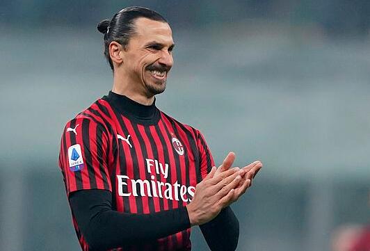 巴媒：埃斯特旺曾在10月因在训练中逼抢不当被安帅批评（巴西媒体称：埃斯特旺因10月训练中逼抢不当遭安切洛蒂批评）