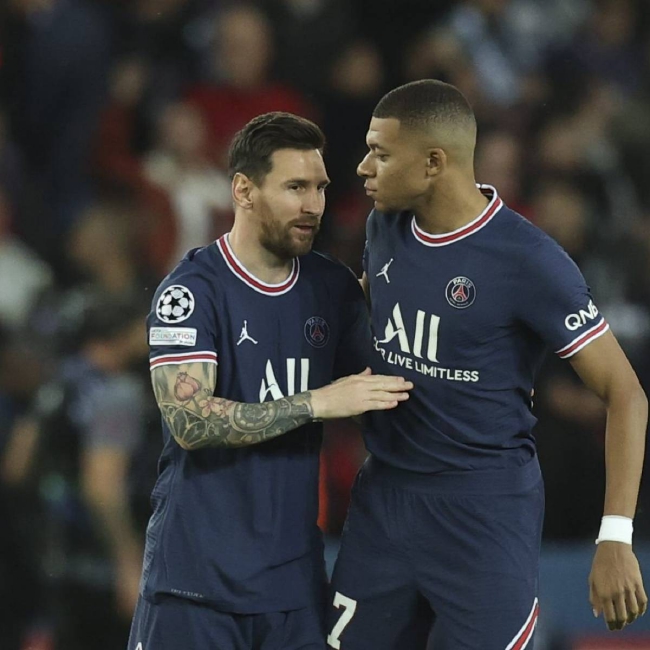 赫内斯：巴萨的债务超过13亿欧元，但在西甲却相安无事（赫内斯：巴萨债务逾13亿欧元，西甲仍未见波澜）