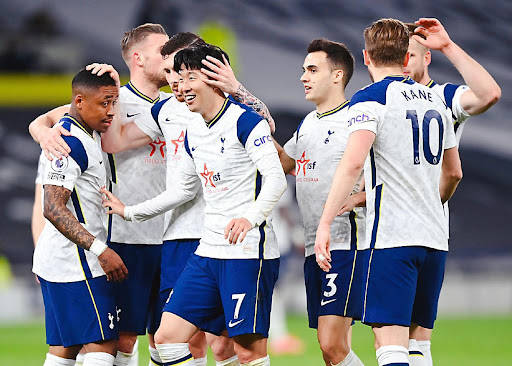 欧冠淘汰赛前瞻：巴萨对阵曼联,（巴萨迎战曼联：欧冠淘汰赛前瞻）