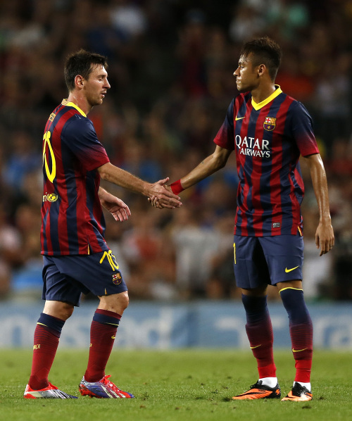 半场：热那亚1-1佛罗伦萨，厄斯蒂高破门，古德蒙德松点射（半场战报：热那亚1-1佛罗伦萨，厄斯蒂高建功，古德蒙德松点射）