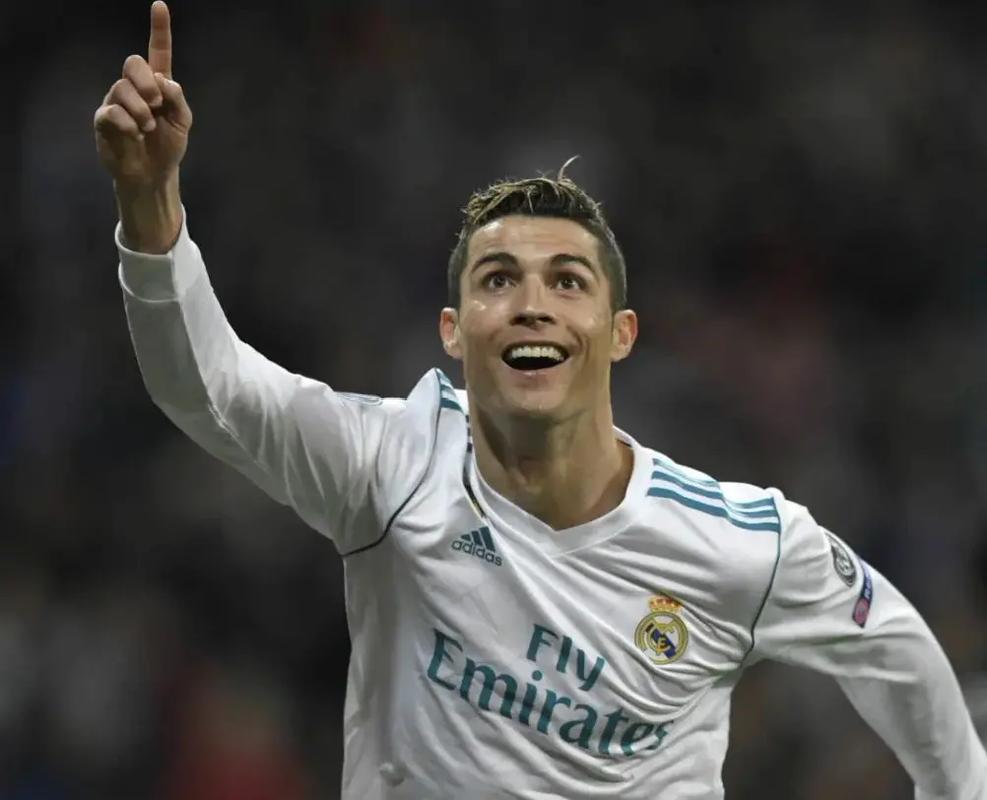 皇马点球让球迷愤怒，众记者也齐批：太丢人，姆巴佩不该罚进（皇马争议点球惹怒球迷，记者集体抨击：太丢人，姆巴佩不该将点球罚中）