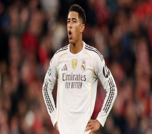 今天，法比奥特地找到训练基地负责洗衣的工作人员邵...（法比奥今日前往训练基地，专程探访负责洗衣的邵师傅）