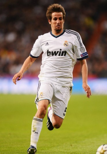 一人成军，姆巴佩本赛季西甲已攻入13球，比赫罗纳全队多一个（姆巴佩火力全开：本季西甲已入13球，力压赫罗纳全队一球）