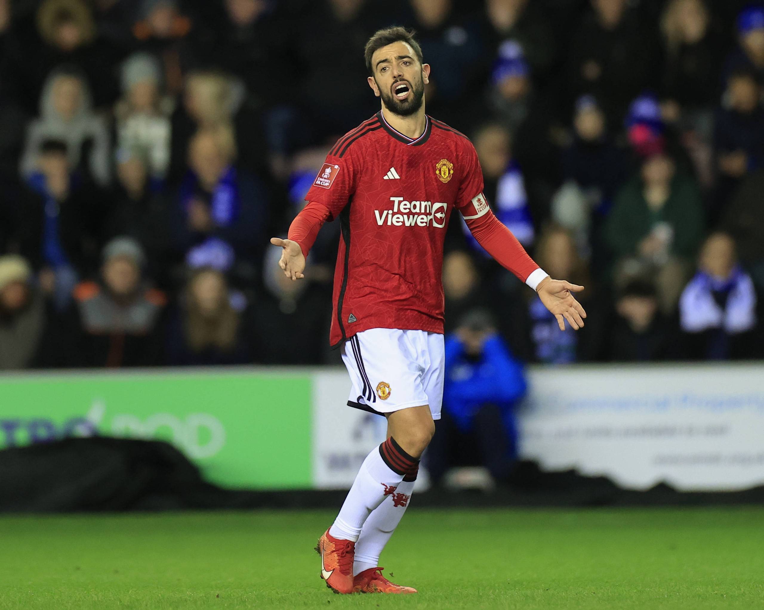 韩K联半场：白栋圭疑似手球未判点，富川FC暂0-0水原FC（韩职联半场战报：白栋圭疑似手球未判点，富川FC与水原FC互交白卷）