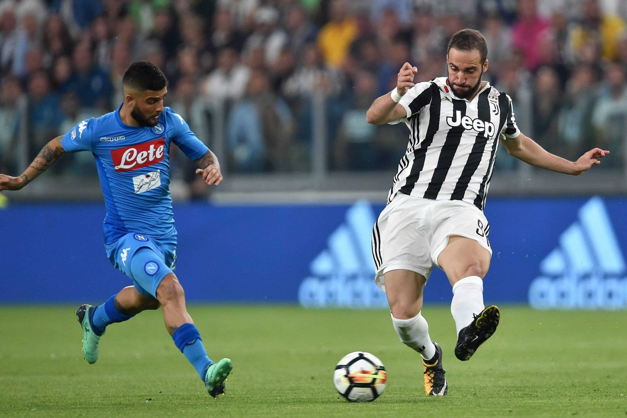 鲁媒：山东泰山开出的续约条件对瓦科而言仍具备极高的吸引力（鲁媒：泰山队的续约条款对瓦科依旧极具吸引力）